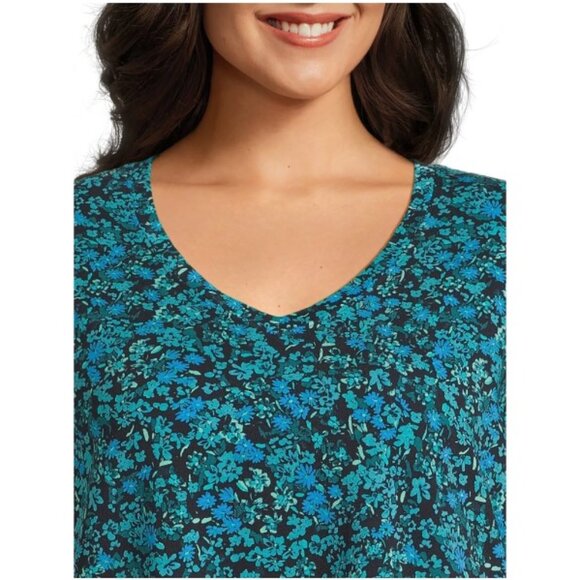 Terra & Sky Women’s Plus Size V-Neck Step Dress, SMALL DITSY FIELD/BLACK - Picture 2 of 5